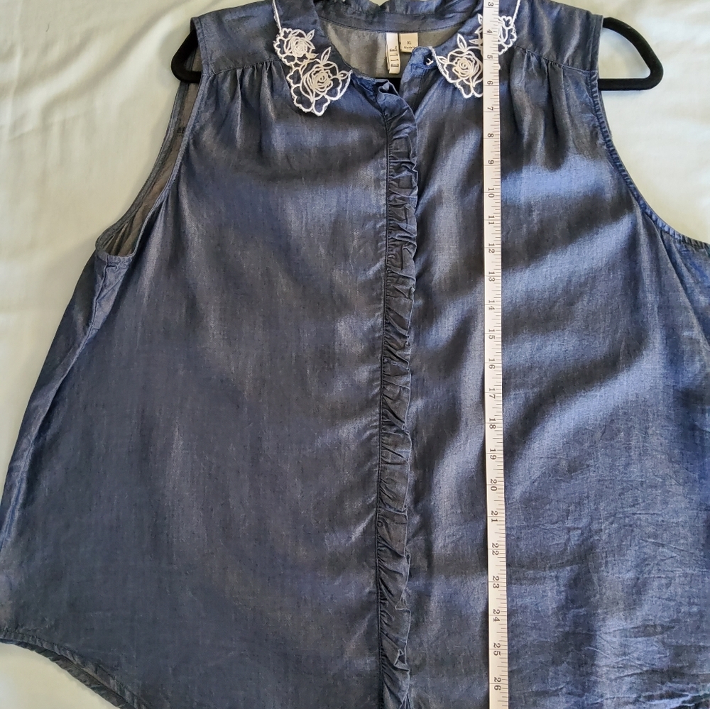Elle Blue Sleeveless Blouse with White Floral Collar - Picture 2 of 5